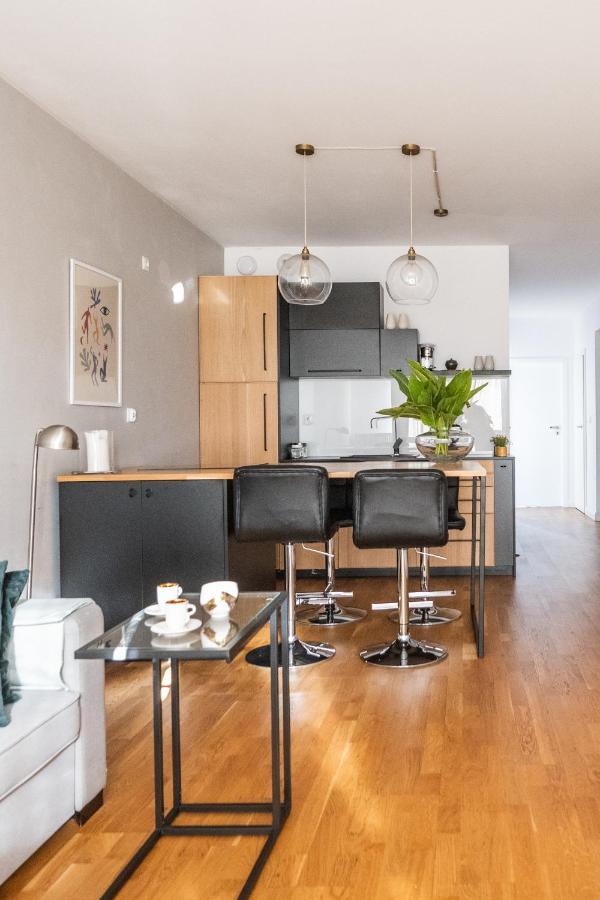 Krucza Apartment ~ Self Check-In 24H ~ Parking And Lift Breslavia Exterior foto
